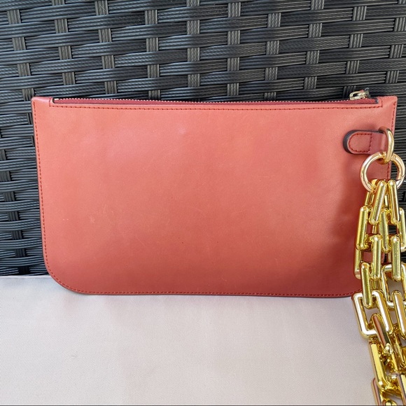 Gucci Zippy Pouch Wristlet w/Chunky Chain - Picture 7 of 13